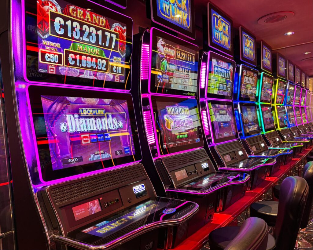 The Psychology Behind Playing Slots Inspired by Real-World Locations